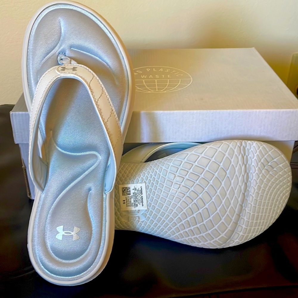 Womens Under Armour sandals size 9 barely worn